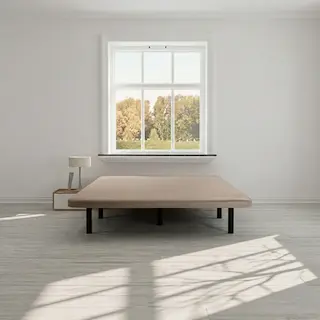 Base tapizada beige con patas negras en dormitorio minimalista